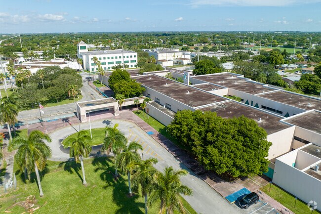 Overview West Hollywood Elementary school in Boulevard heights.