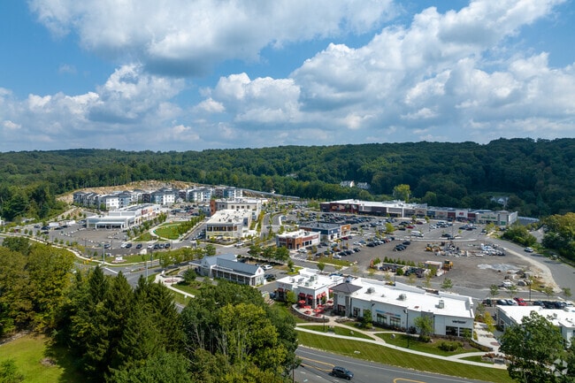 Quarry Walk is Oxford's premiere spot for dining and shopping