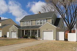 5523 Plaza Ln, Wichita, KS 67208