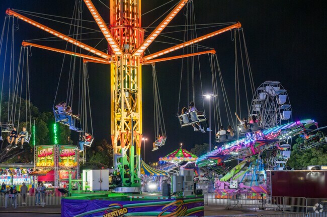 House of Horror Haunted Carnival brings seasonal fun near Vanderbilt Park.