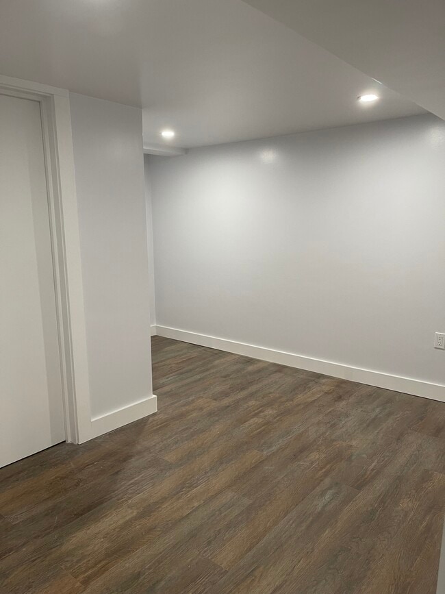 76 Lexington St unit Newly finished unit, Burlington, MA 01803 - photo 4