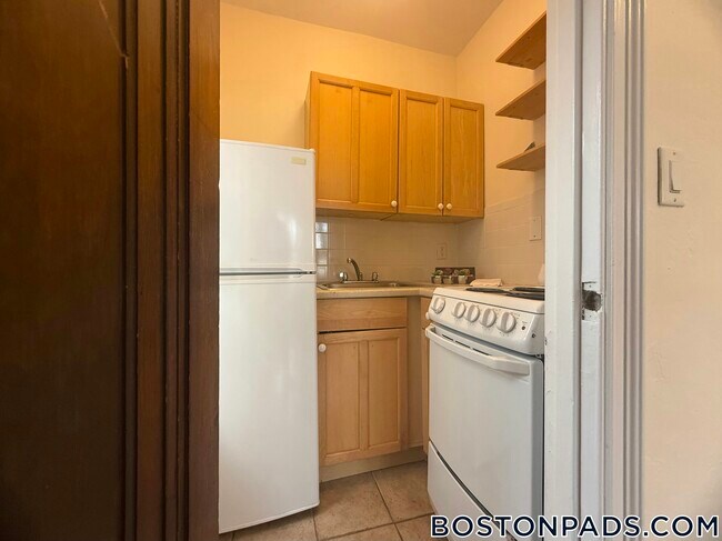 2 Elmwood Ave unit 14, Winchester, MA 01890 - photo 4