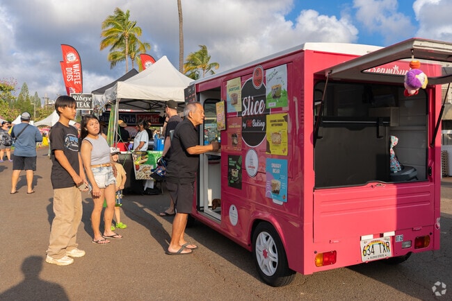 Stop by a food truck at one of Waimalu's weekly farmers' markets.