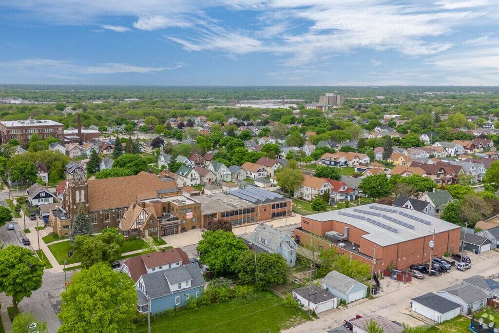 Many students can easily walk to Siloah Lutheran School.