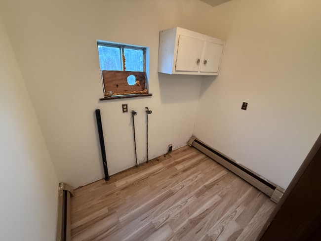 949 W Pike St unit Lower, Clarksburg, WV 26301 - photo 4