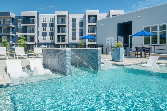 Signature Pointe, Madison, WI 53704 - photo 3