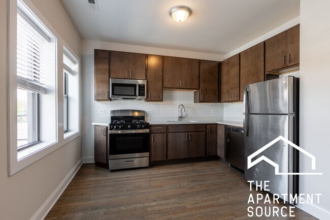 3405 W Fullerton Ave unit 3, Chicago, IL 60647 - photo 4