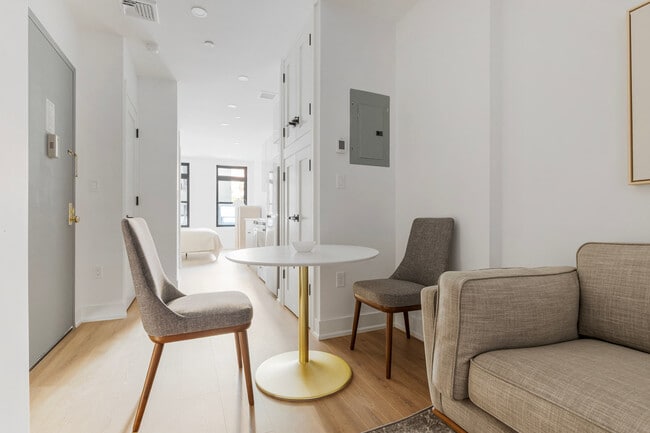 307 W 39th St unit FL2-ID2110, New York, NY 10018 - photo 4