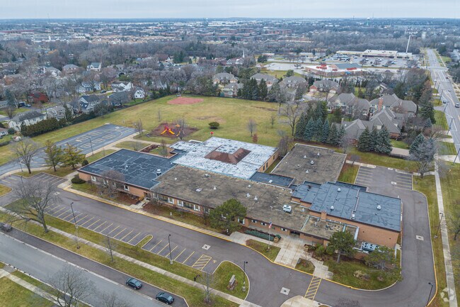 Washington Elementary School is located at 911 BRIDLE LN
WHEATON, IL 60187.