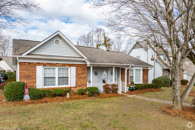 The homes are Stonebridge-Rollinghills are mostly newer and well kept throughout the area.