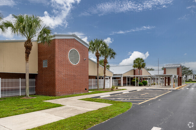 Calusa Park Elementary School in Naples has designated pick-up and drop off areas.