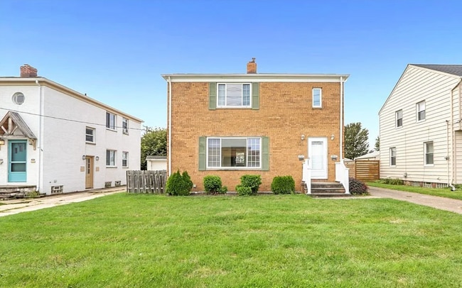 3340 W 210th St unit 3342-Upper Unit, Cleveland, OH 44126 - photo 2