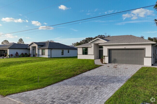 New construction is popping up all over Lehigh Acres and Sunshine is no exception.