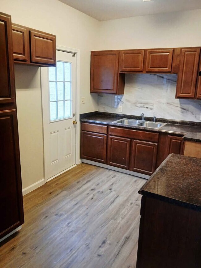 1313 W Huntington Ave, Jonesboro, AR 72401 - photo 3