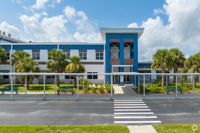 Lexington Middle School in Ft Myers tests above average for state standards with 6 out of 10.