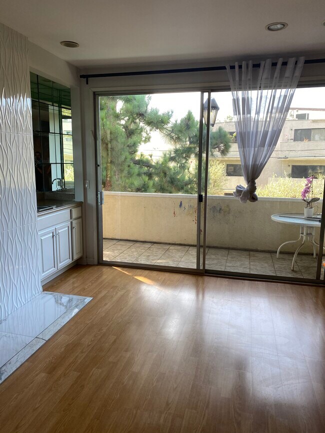 10650 Holman Ave unit 307, Los Angeles, CA 90024 - photo 7
