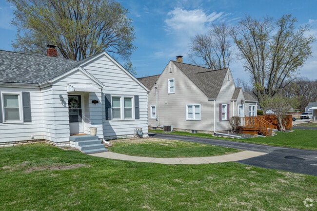 Homes in El Vista range in price from $50,000 to $175,000.