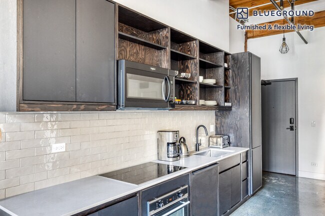 2061 N Southport Ave unit FL4-ID569, Chicago, IL 60614 - photo 5