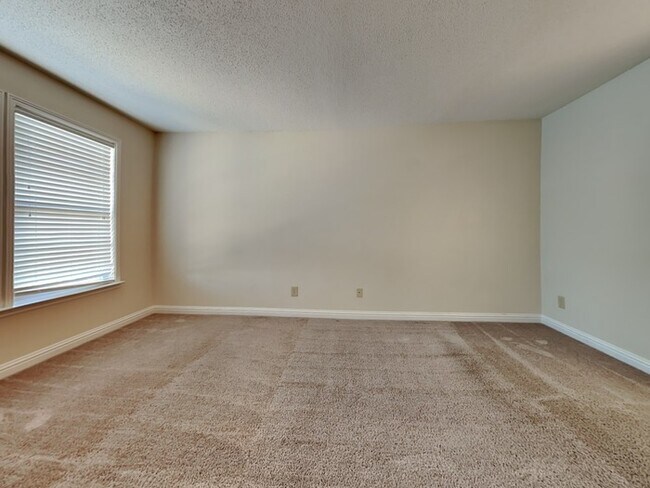 915 Brookstone Dr, Franklin, IN 46131 - photo 6