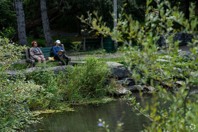 Glen Park is a green space open nearby.