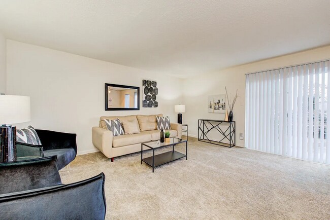 Chateau in the Woods, Indianapolis, IN 46220 - photo 2