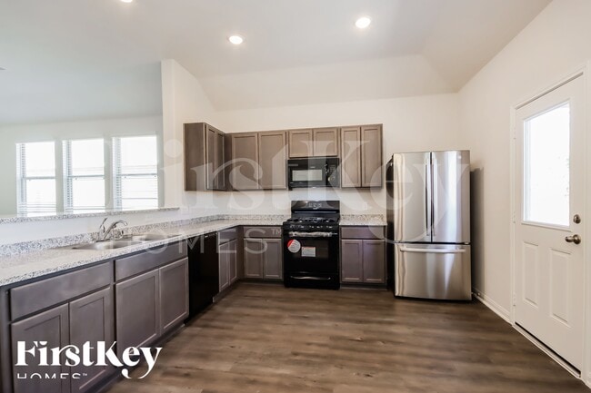 255 Rd 5102f, Cleveland, TX 77327 - photo 6