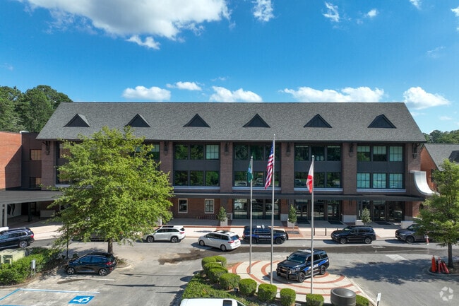 Mountain Brook Junior High has students in grades 7-9 with a student-teacher ratio of 13 to 1.