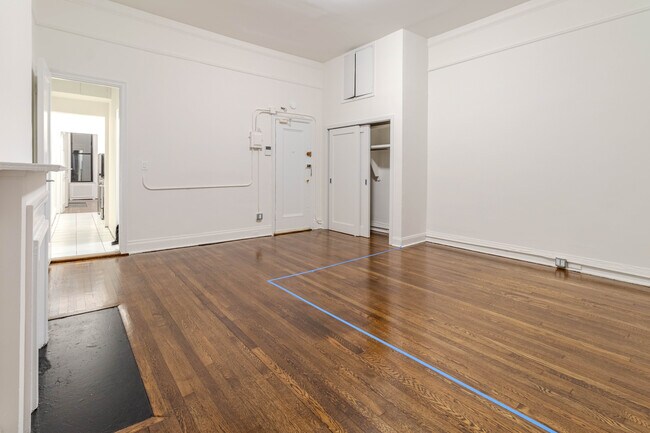 209 E 48th St unit 1, New York, NY 10017 - photo 3