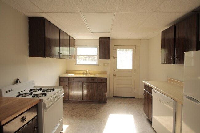 421 S Trenton Ave unit 1, Pittsburgh, PA 15221 - photo 3