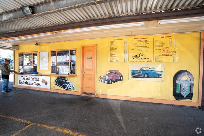 Mel's Drive-in is an old-fashioned drive-in in Sunshine Gardens serving classic favorites.