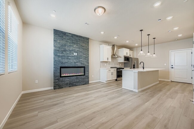 2787 Bear Springs Cir, Longmont, CO 80503 - photo 3