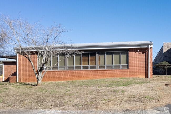 The student-teacher ratio in China Grove Middle School is 19:1.