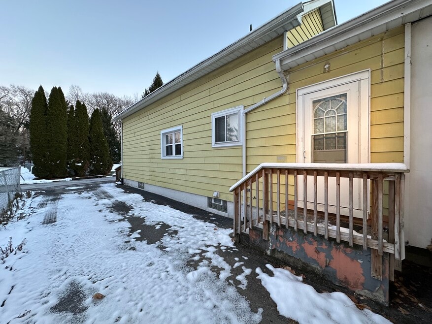 715 Rear Mabel St, New Castle, PA 16101 - photo 1