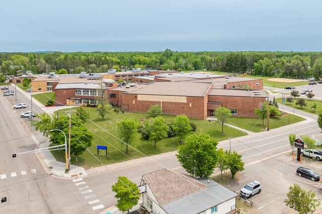 Lincoln Secondary School has a student-teacher ratio of 19 to 1.