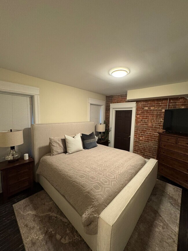 36 Mount Vernon St, Detroit, MI 48202