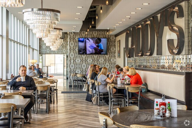 Lincoln-Fairview residents enjoy an unforgettable dining experience at Caddy's Brunch Bar.