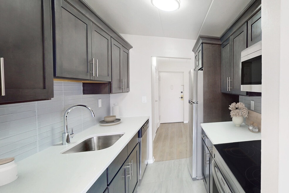 Royal Towers, Hackensack, NJ 07601 - photo 1