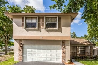 631 Mulberry Ln, Davie, FL 33325