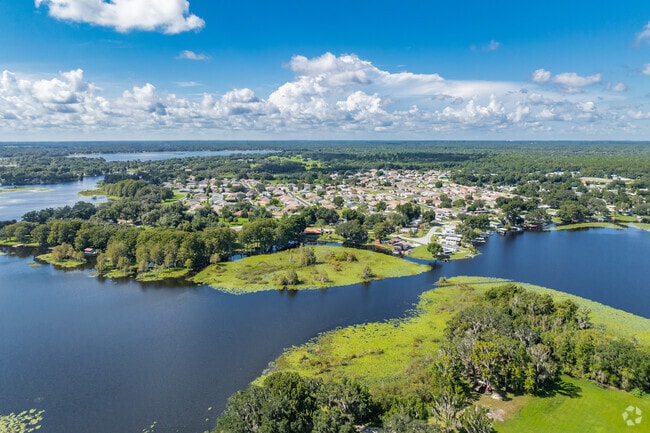 Hernando is a beautiful place that has a chain of lakes on it's Eastern border.