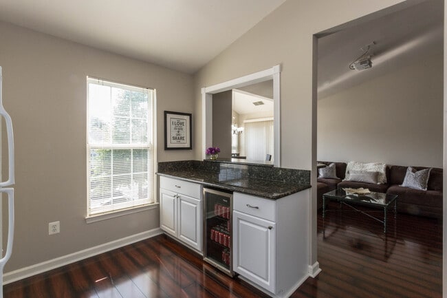 7507 Snowpea Ct unit M, Alexandria, VA 22306 - photo 4