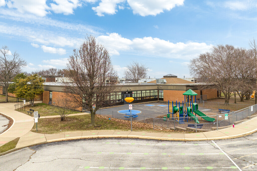 57% of students at Craig Elementary School  are at least proficient in reading.
