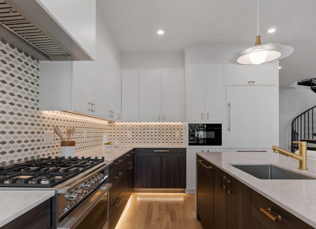 6 Claflin Rd unit 4, Brookline, MA 02445 - photo 2