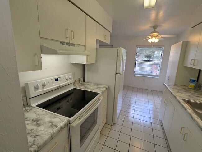 3600 SW 23rd St unit 21, Gainesville, FL 32608 - photo 3
