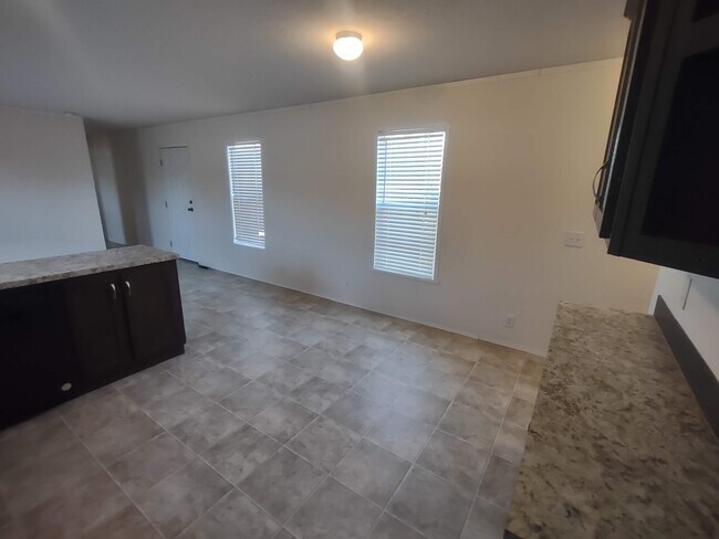 2304 Wellington Green Dr, Clarksville, IN 47129 - photo 4