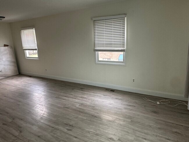 1031 Lawnton Terrace unit 1031 Lawnton Terrace, Glenolden, PA 19036 - photo 4