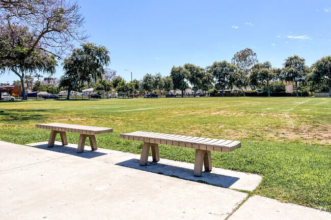 Raymond Elementary School is adjacent to Byerrum Park.