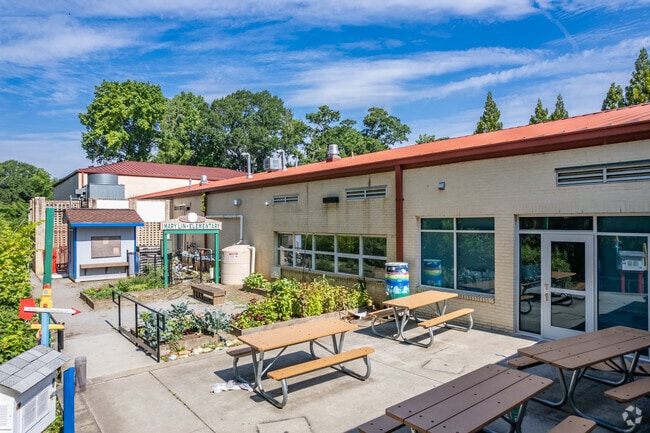 Lin Elementary School has lots of outdoor eating areas.