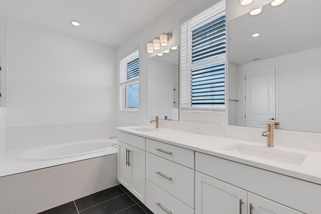 10012 Canaveral Cir unit 38529429, Sarasota, FL 34241 - photo 7