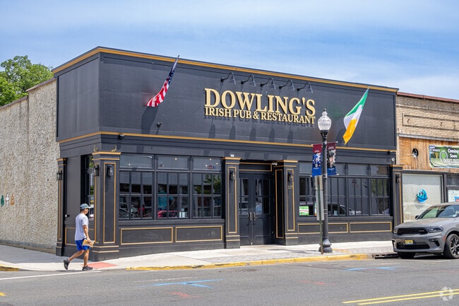 Dowlings Irish Pub in Roselle Park serves traditional Irish food and drink.