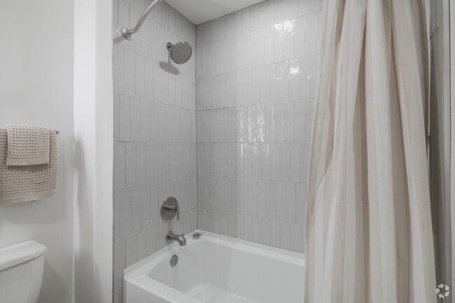 2BR, 2BA - 1,038SF - Primary Bathroom